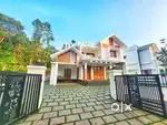 തൊടുപുഴ ബസ് റൂട്ടിൽ വീട് വില്പനക്ക്