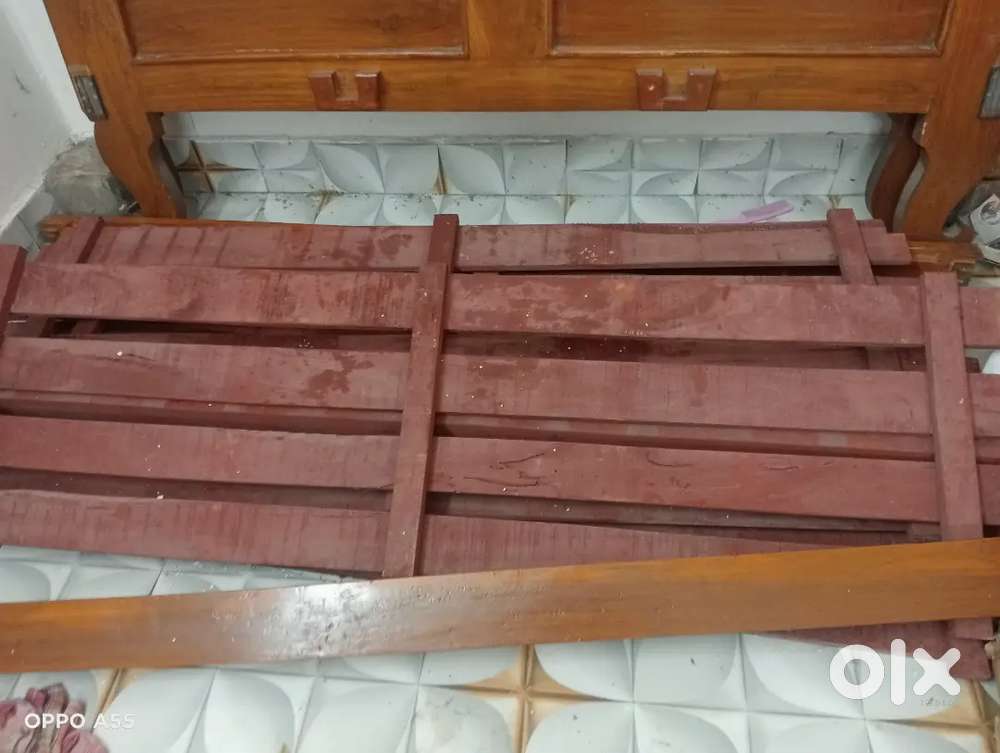 Segun wood bed