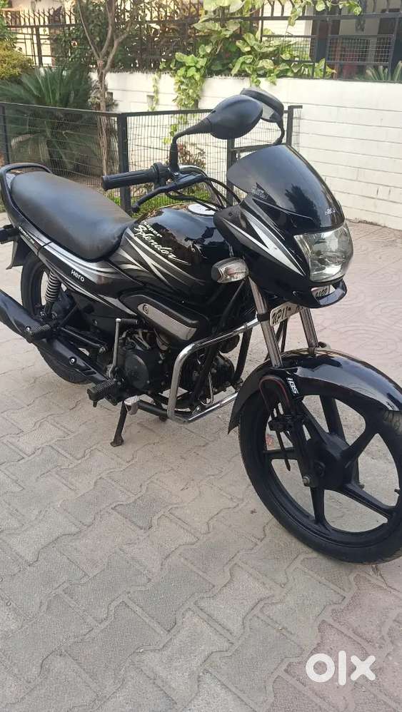 Super splendor only 11 hjar km runng showroom condition very nice bike