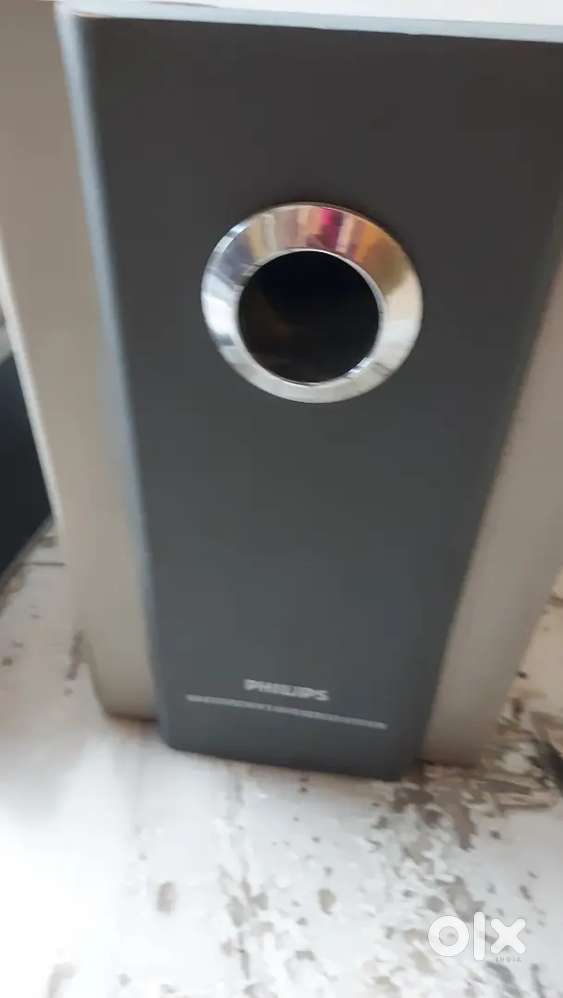 Philips audio player with 8 speakers