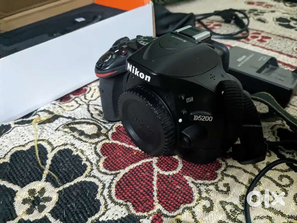 Nikon ds 5200 along with accesories