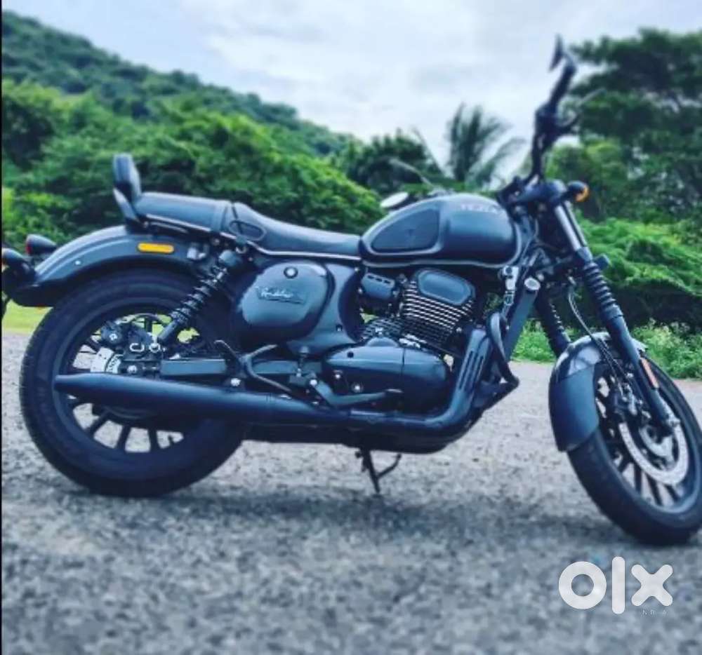 Yezdi Roadster 2022 Model Smokey Grey