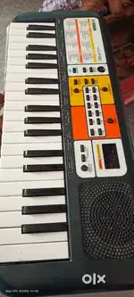 Music keyboard