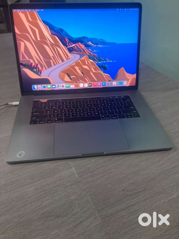 Apple MacBook Pro 15inch i7 2016 A1707 Display lines Comes After1:30hr