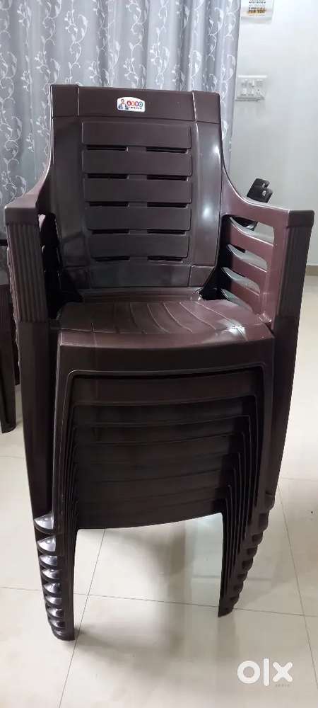 घर के लिए मजबूत कुर्सी और कम्यूटर टेबल (Home chair and computer table)