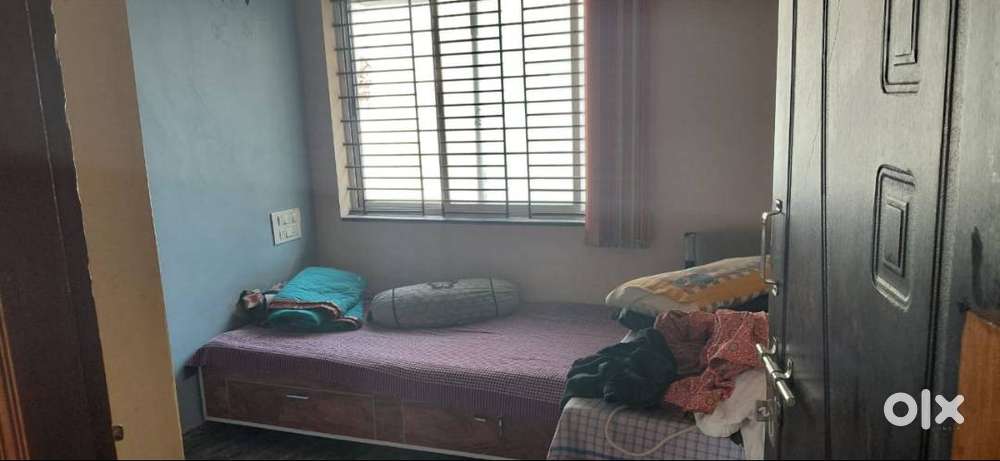 Independent house two floor, ground floor emty, 1 floor two bedrooms