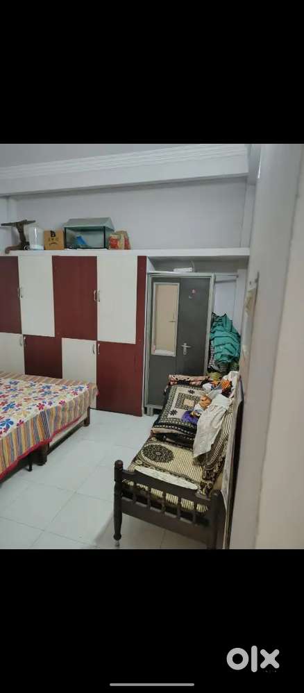 Well furnished room for ladies only