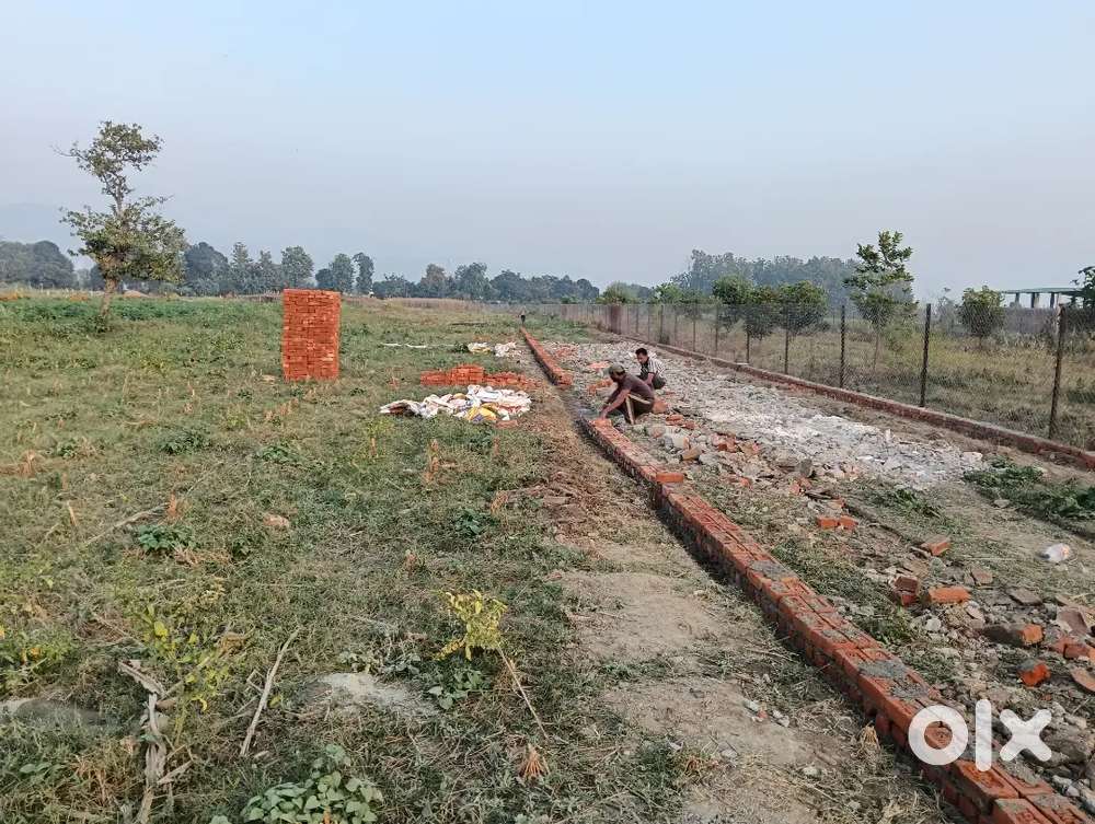 गौलापार कुंवरपुर में हाइवे से मात्र 350 मीटर अंदर प्लॉट सेल के लिए है