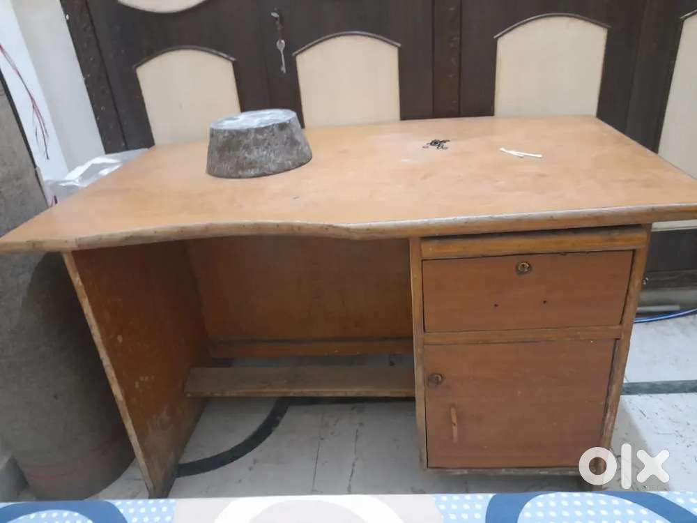 Spacious study and computer table