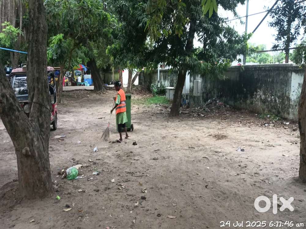 Onak boro akta plot ache sankarpur theke mandarmoni jabar rastar pase.