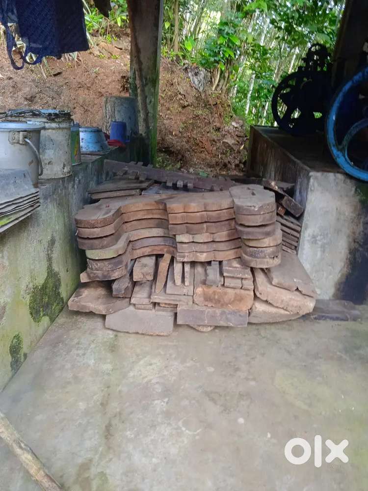 തേക്ക് തടിയിൽ നിർമ്മിച്ച ഫർണിച്ചർ