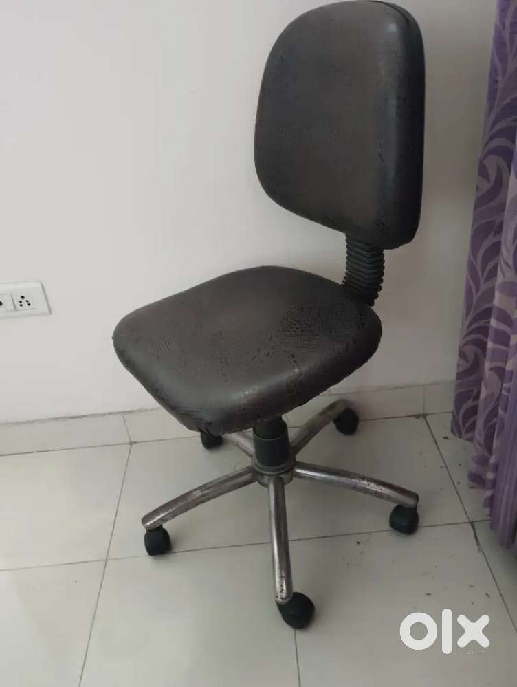 Revolving chair