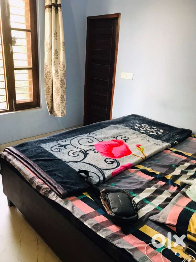Sharing Room Available