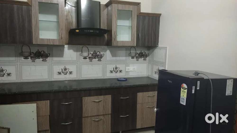 2 floor available for family and students