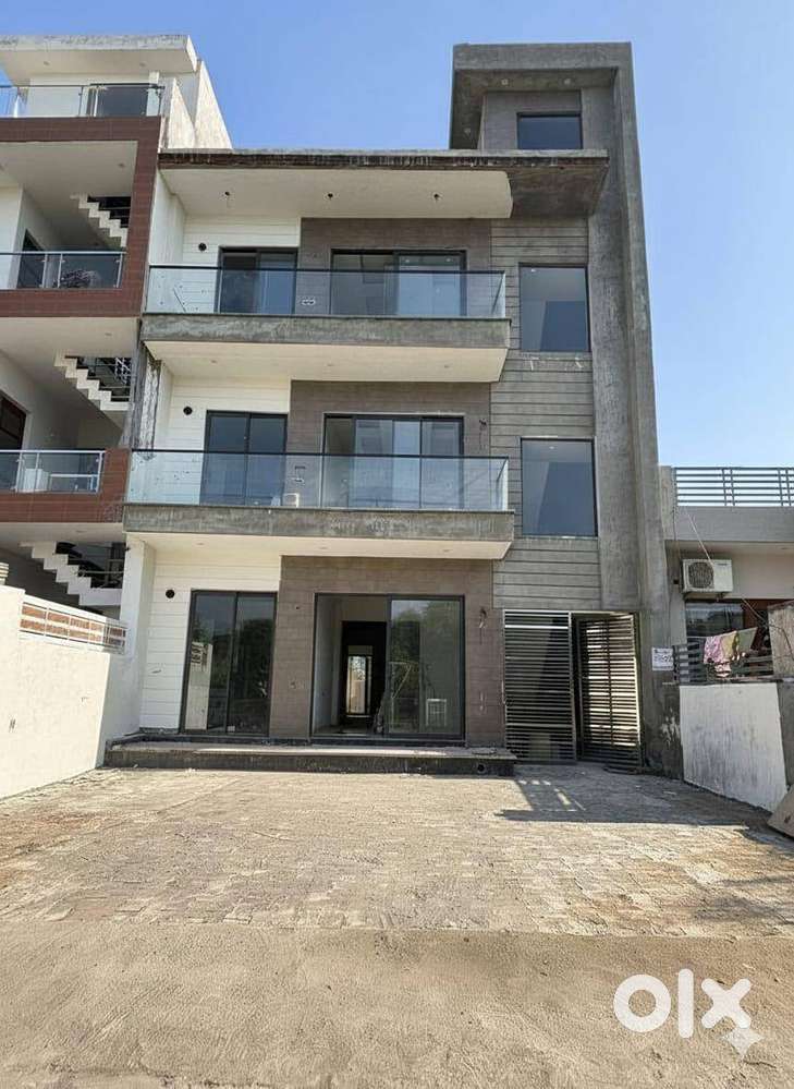 Independent 3 BHK Floor 250 sq yds in sector 104, Emaar Mohali