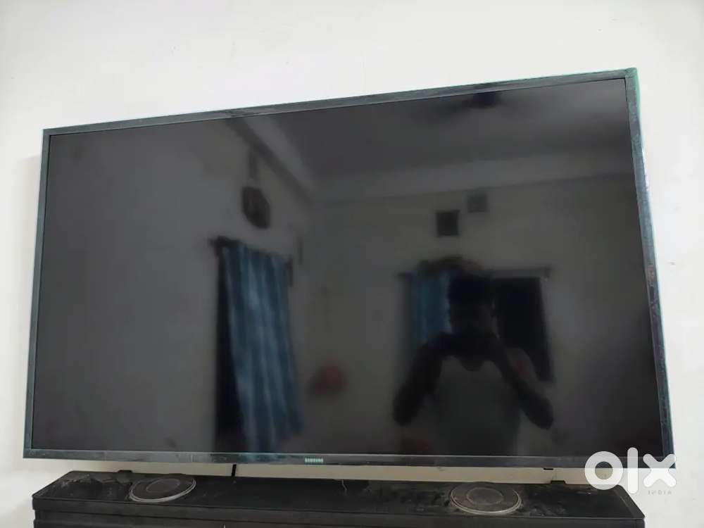 Samsung smart  LED TV 49 inch good condition audio quality very good