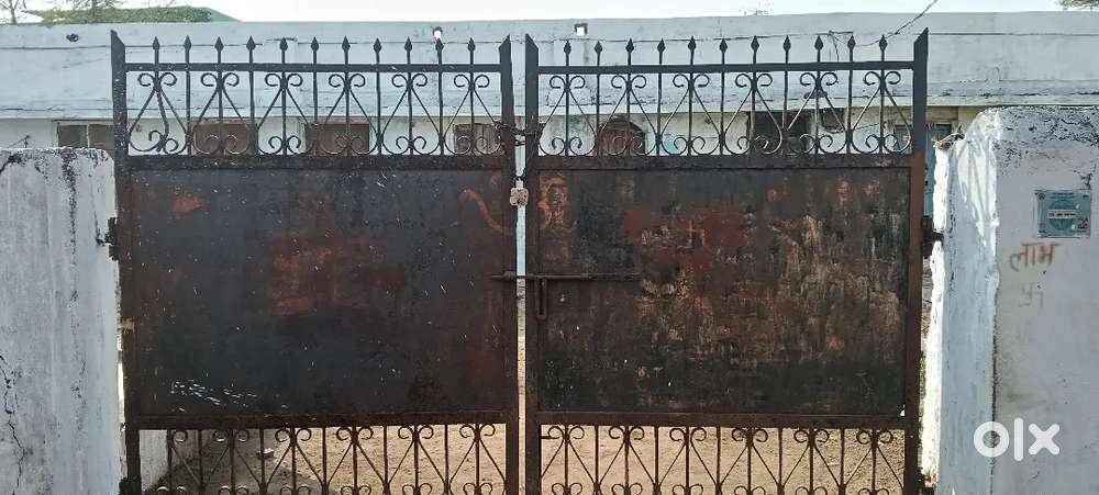 6 rooms + 3 bathrooms + 1500 sqft open area