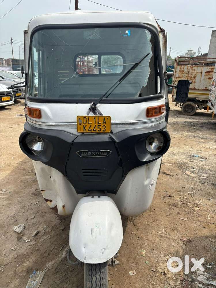 3 wheeler bajaj loading without body