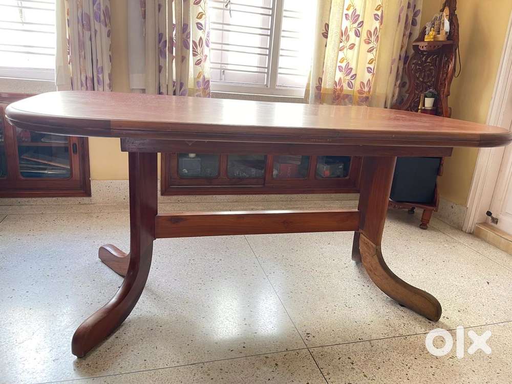Dining table and Chairs (6)