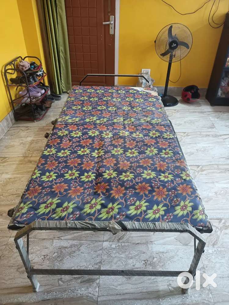 Folding bed with wheels