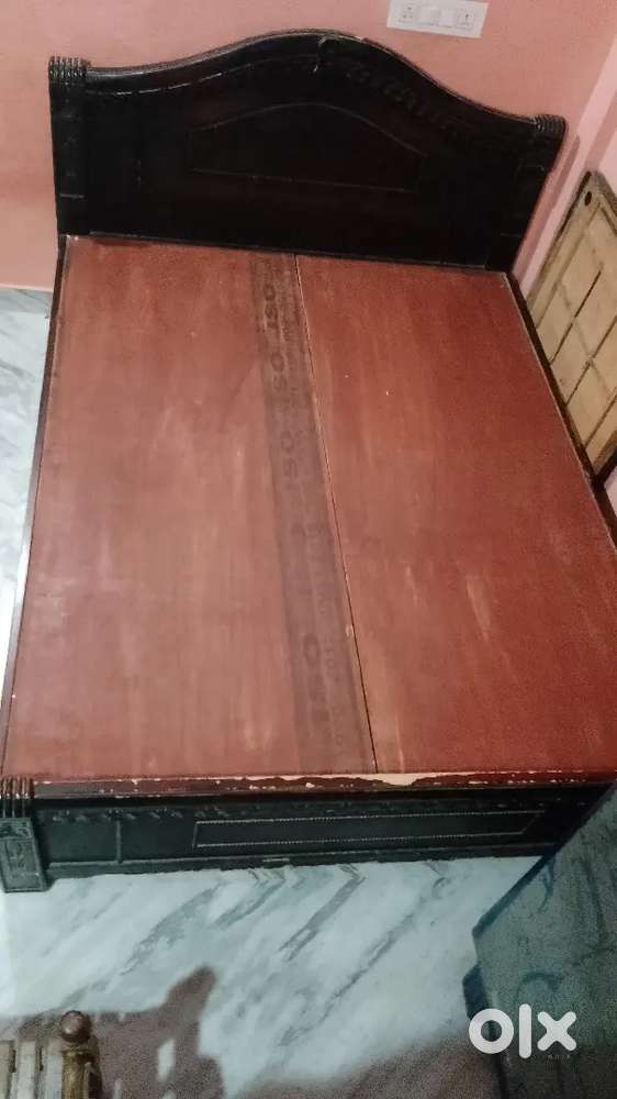 Queen size bed 5*6.25