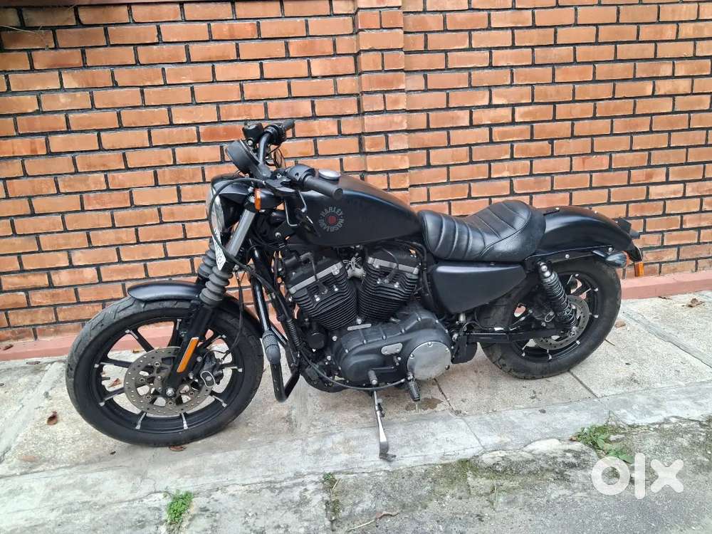 Harley Davidson iron 883 only 4327kms used