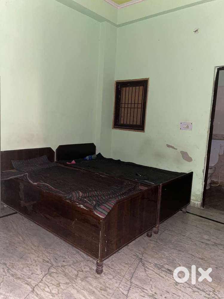 2 room set for rent furished for bous girls