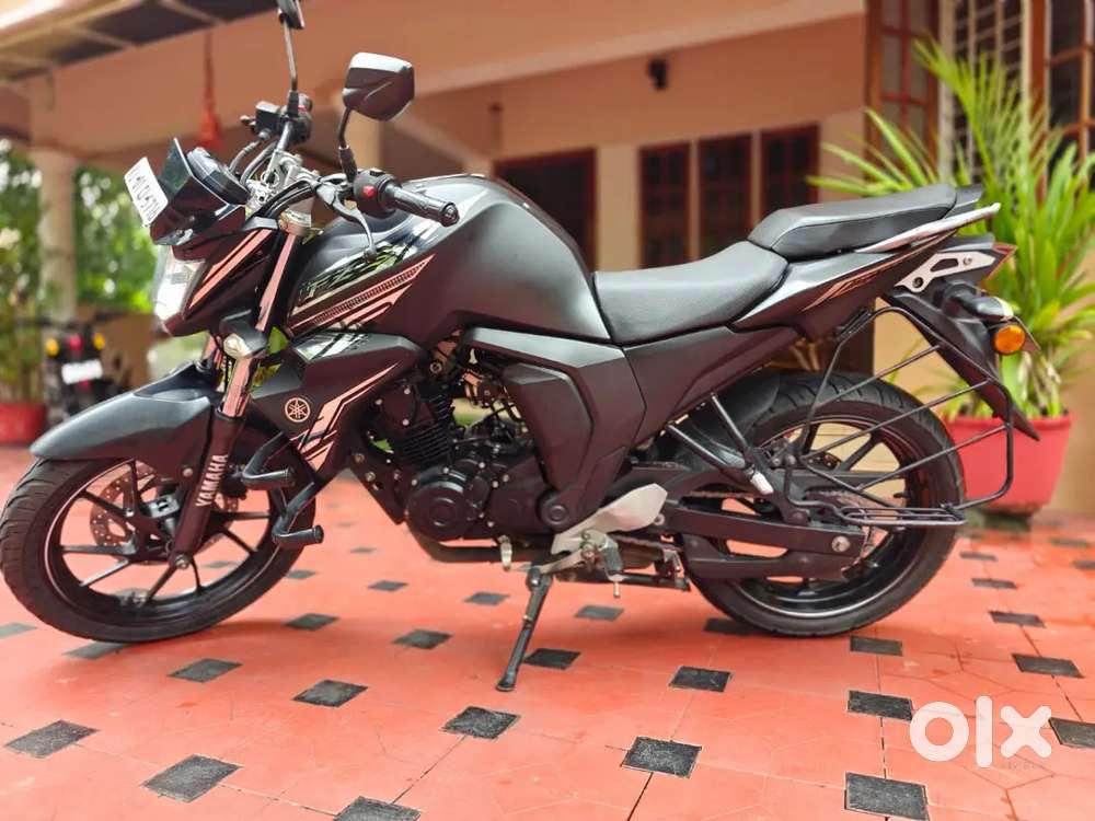Yamaha FZs fi v2.0 (dark knight)