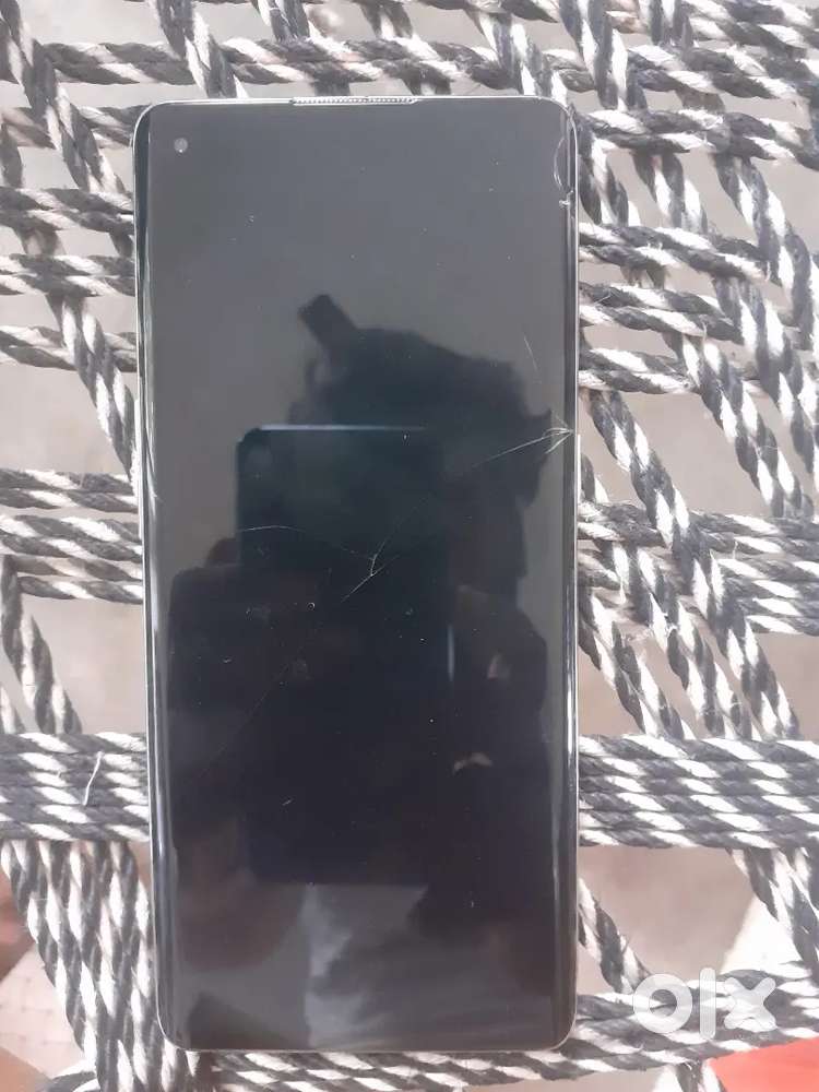 3 mahina use kea hu display kharab ho gaya hi dubai ka phone hai