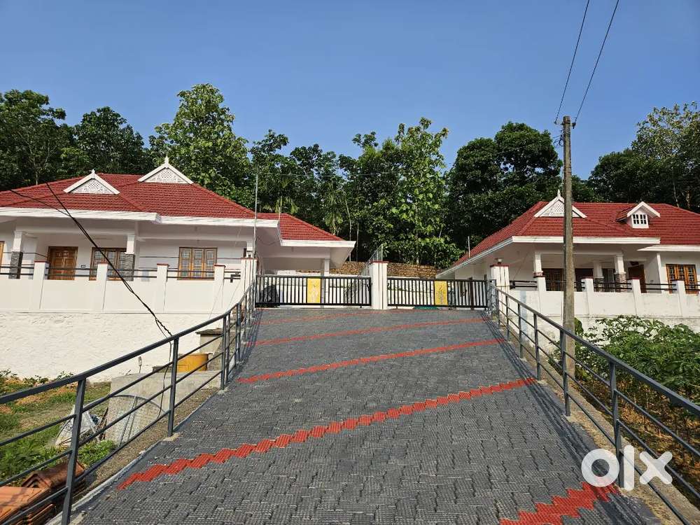 11 cent 1700sqft posh house near kozha Kuravilangad  500 mtr MC road