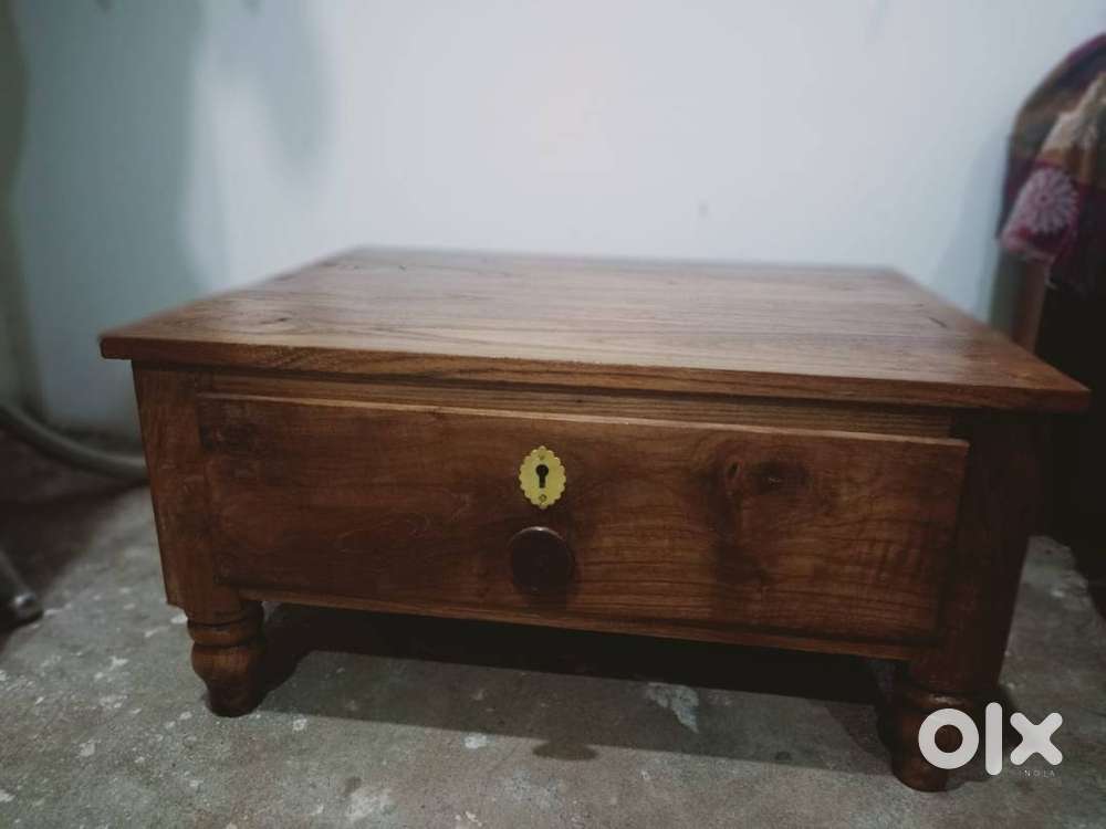 Stand for keeping things