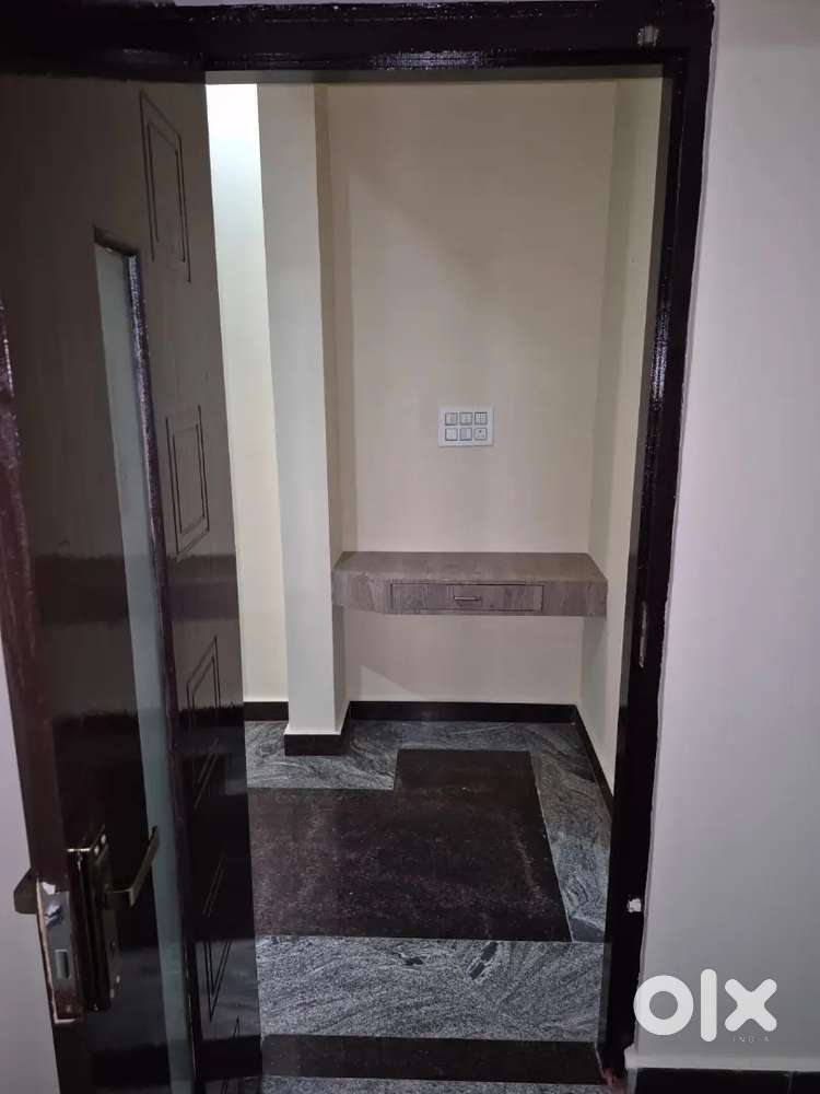 2 bhk available for lease in hrs layout