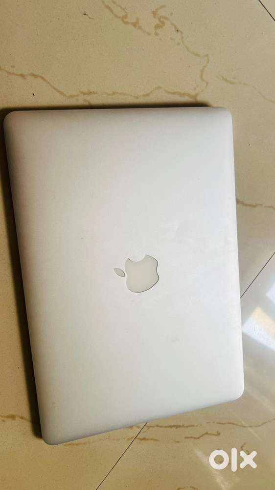 Mackbook silver colour