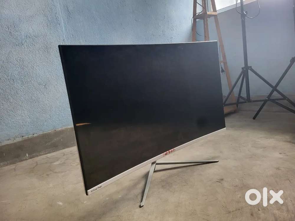Zebronics curved display