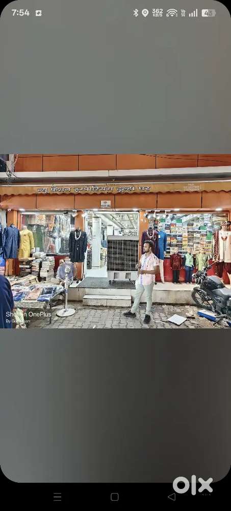 Helper chahiye, ek tailor