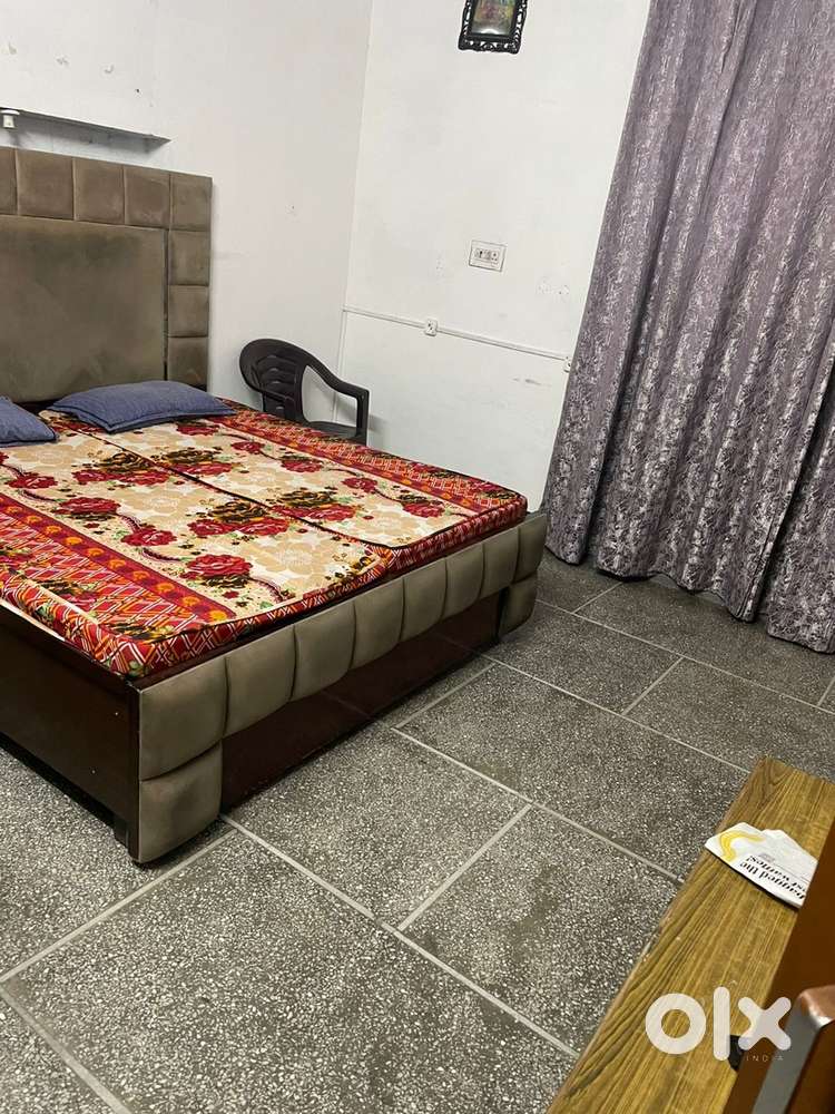 Bed table tv washroom