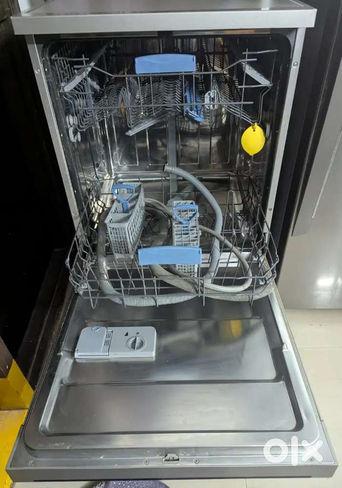 Dish washer
