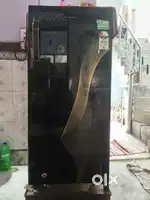 Kelvinator ka fridge hai 10000 ka hai 10 sal ki warranty bhi bachi hai