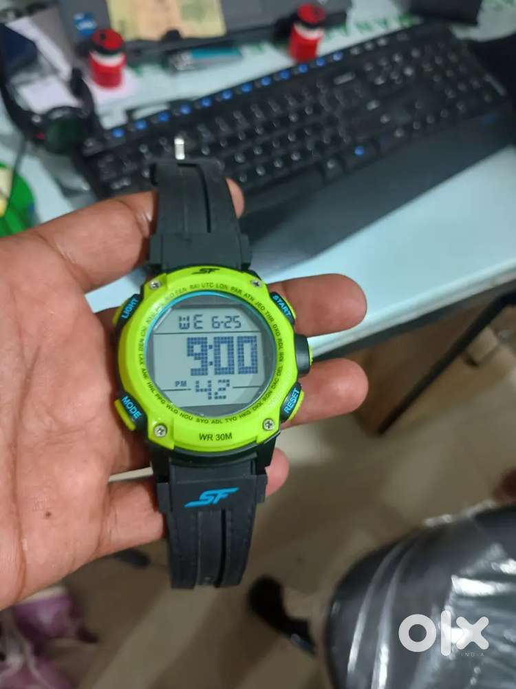 Selling immaculate condition like new Analog, Digital and Smart watche