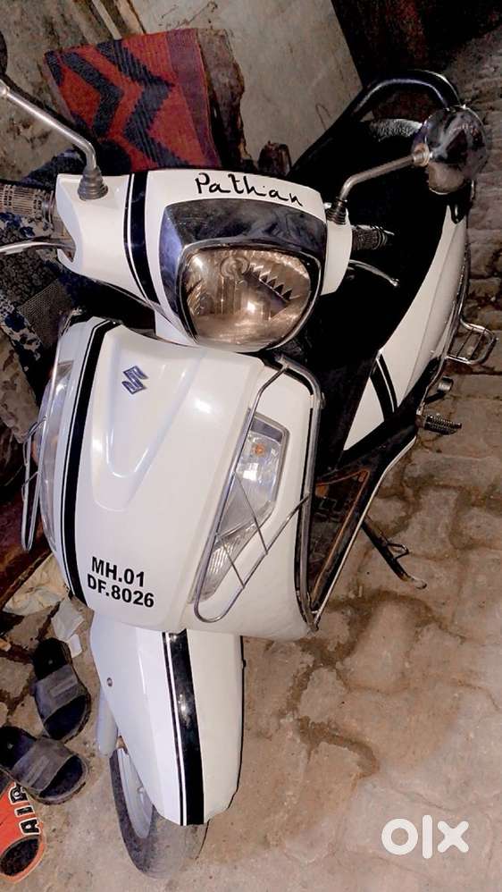 Access 125 ( Pearl White )