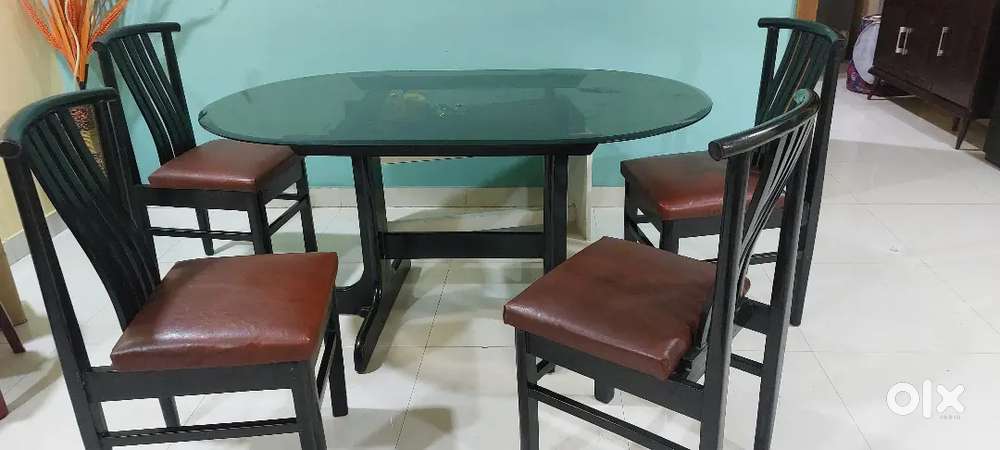 Good looking Dinning Table