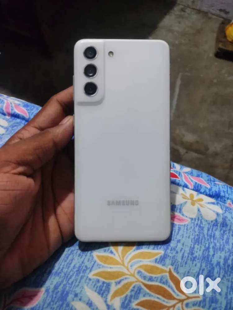 Samsung galaxy s21 fe 8 128 hai isme snapdragon ka prosesur hai