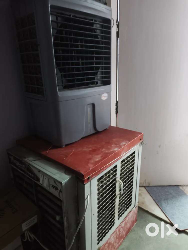 Two coolers selling in a good price