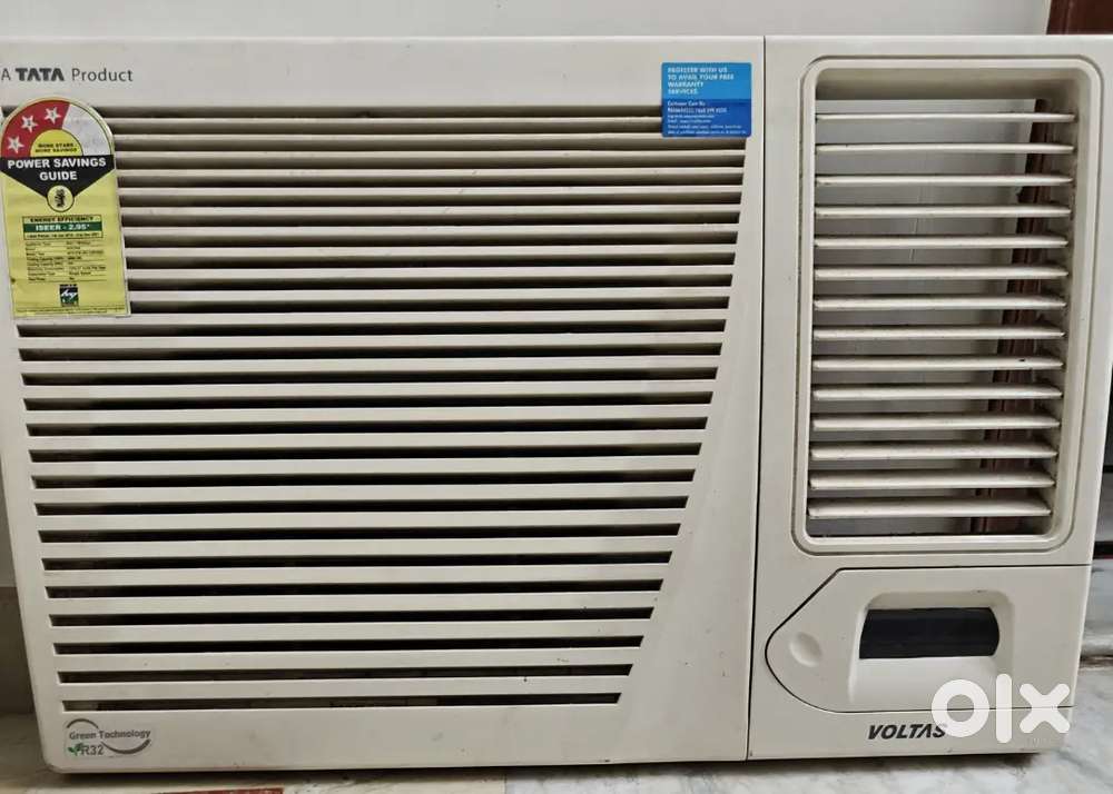 Voltas 1.5 tons window AC 3 years old with voltage