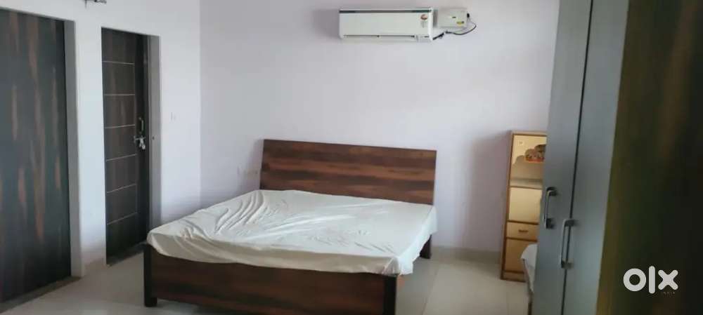 2bhk fully furnished apartment for small family and girls
