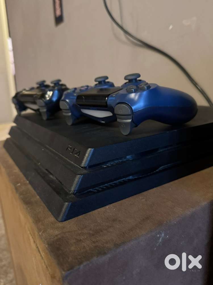 Ps4 pro with games and 2 constrollers