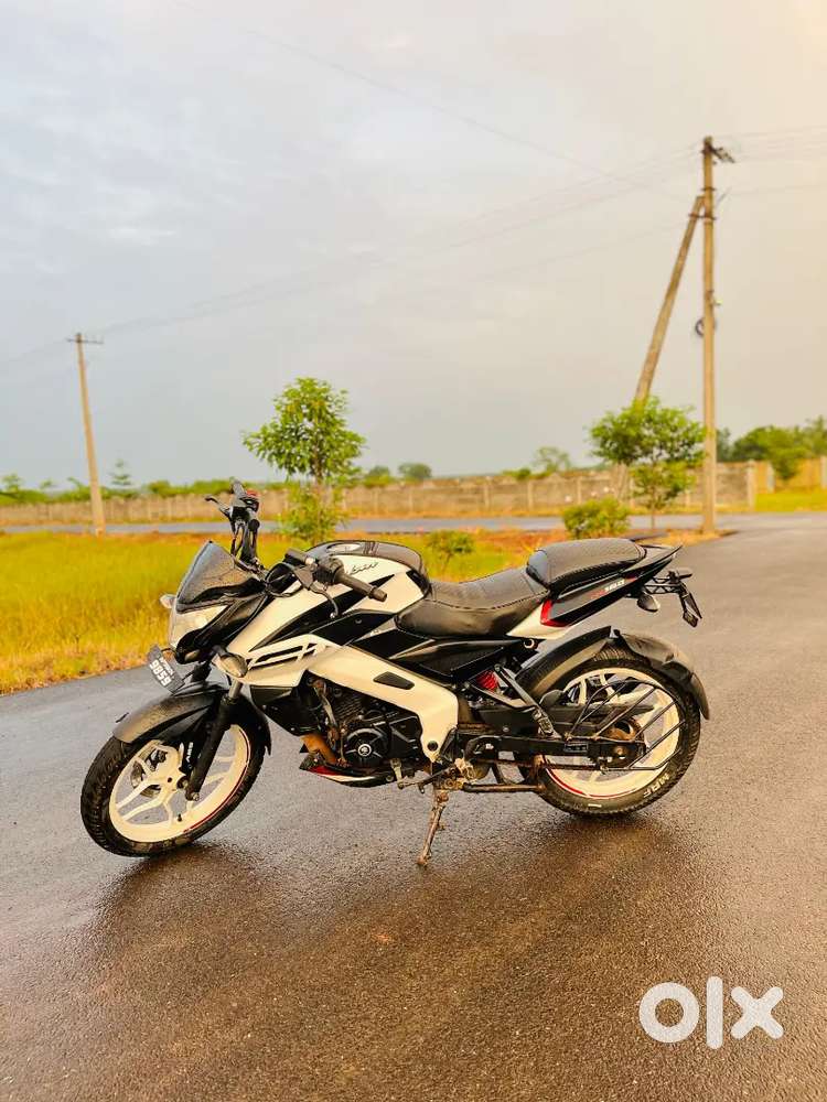 Bajaj Pulsar Ns160 model 2023 full good condition bike