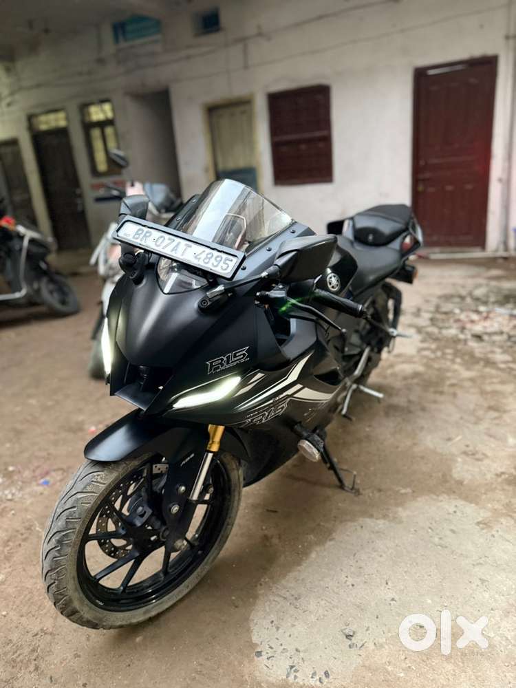 R15 V4 Matte Black