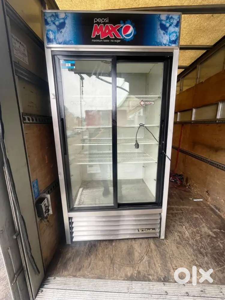 Commercial refrigerator