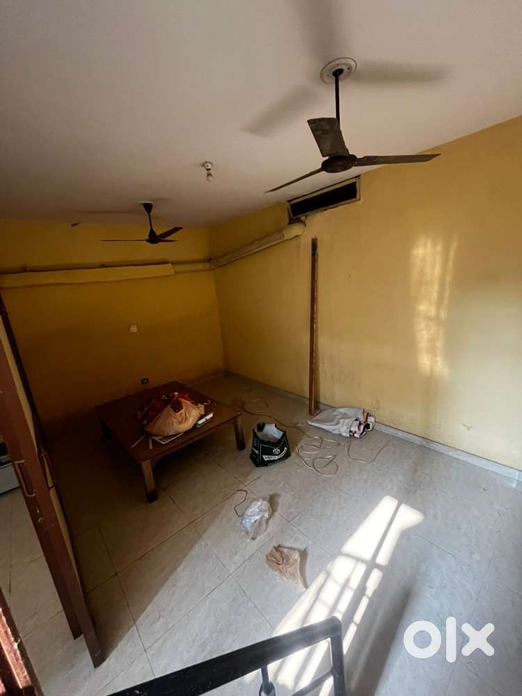 Basement in Sector 63A Noida, available for parlour, storage etc